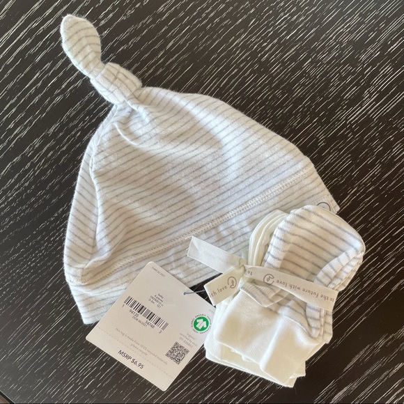 Carter’s Little Planet Organic Knot Cap and Mitts - Picture 2 of 4